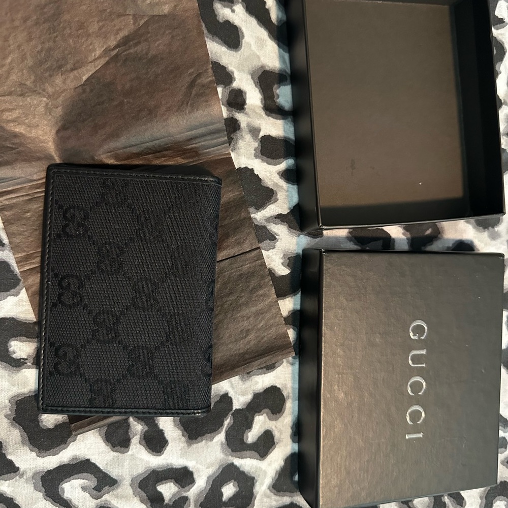 NWOT Gucci Signature GG Monogram Wallet